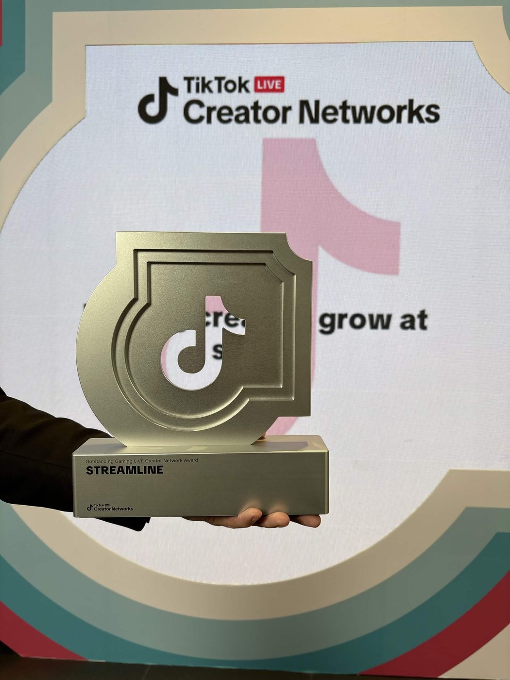 Outstanding Gaming LIVE Creator Network Award — Streamline Agency